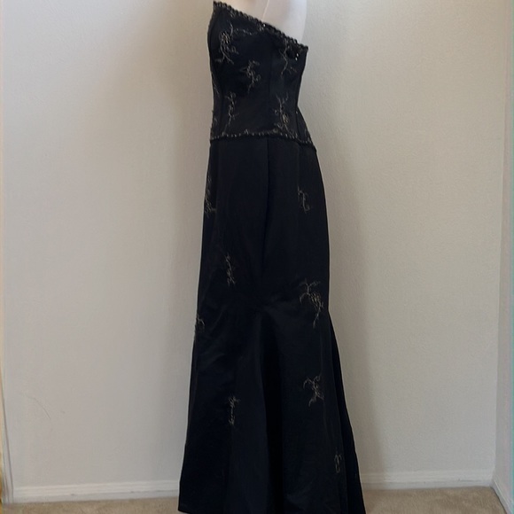 Midnight Flowers Dress - Picture 4 of 6